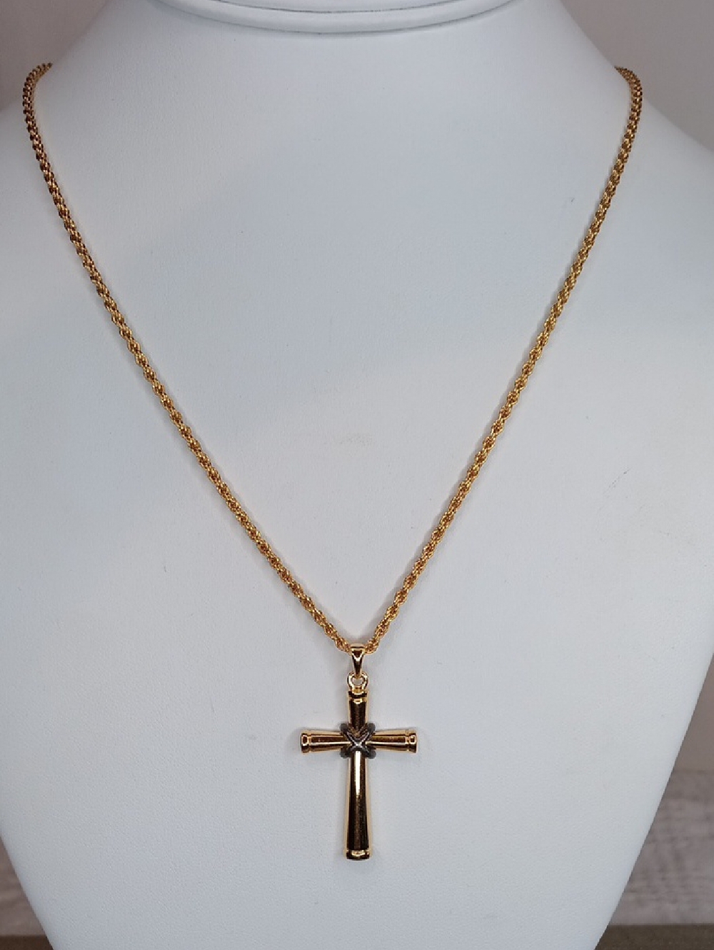 Vintage Gold Tone Cross Pendant Necklace 20" Long